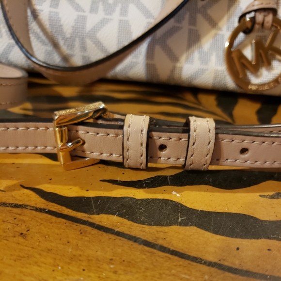 Michael Kors Handbag - Picture 6 of 10